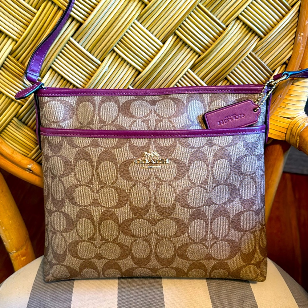 COACH File Bag, leather strap, plum/tan, zipper, side pocket for phone/keys